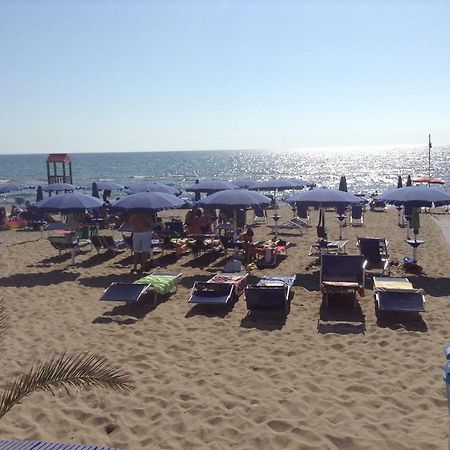 Bed &Breakfast Pinetamare Castel Volturno Exterior foto