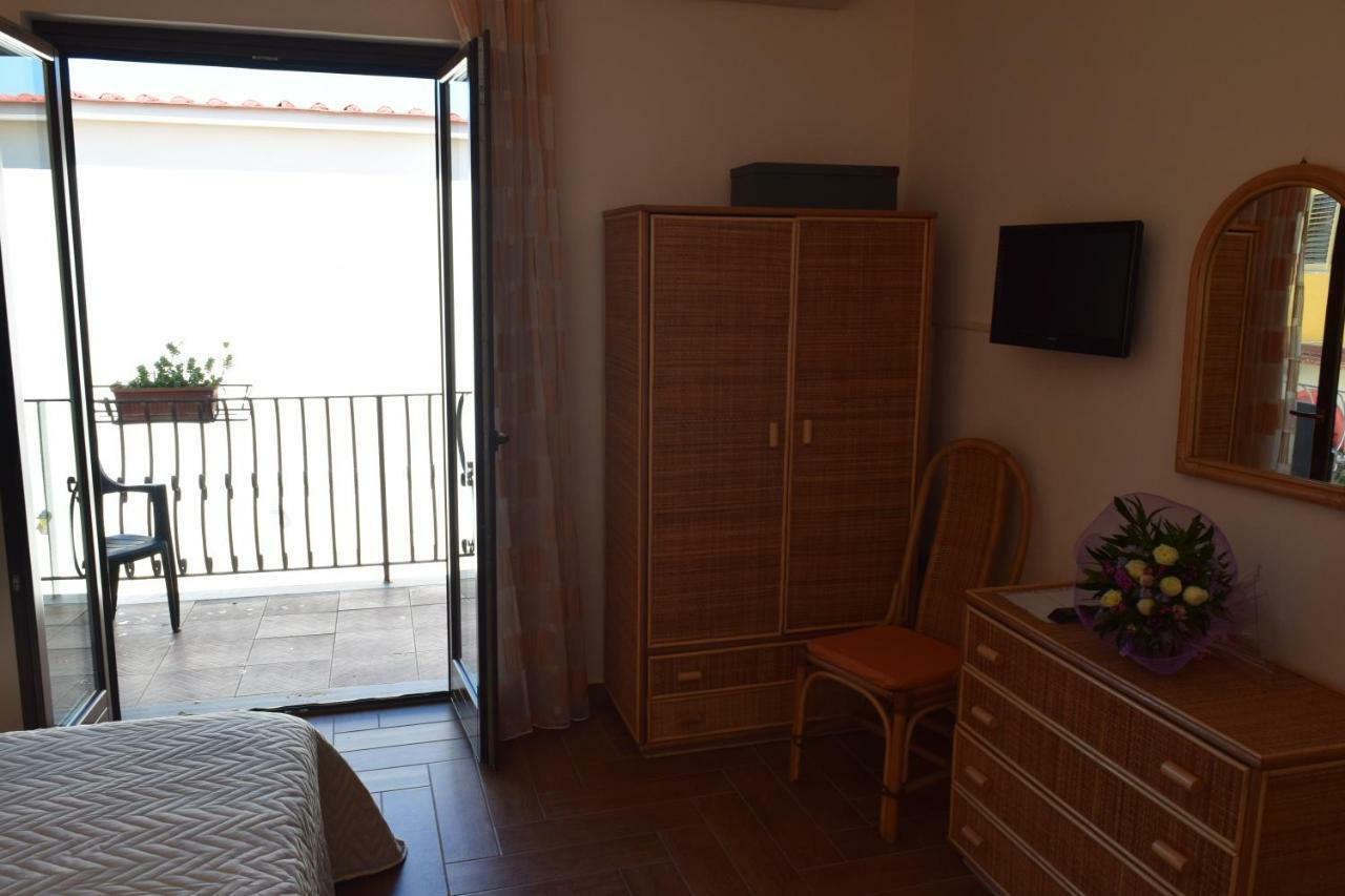 Bed &Breakfast Pinetamare Castel Volturno Exterior foto