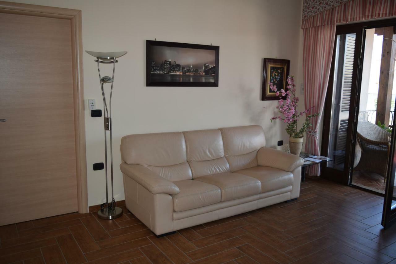 Bed &Breakfast Pinetamare Castel Volturno Exterior foto
