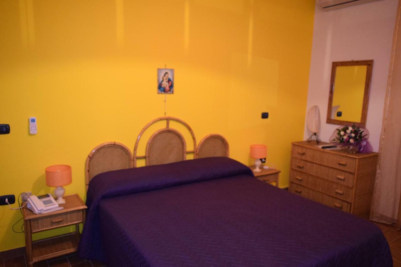 Bed &Breakfast Pinetamare Castel Volturno Exterior foto