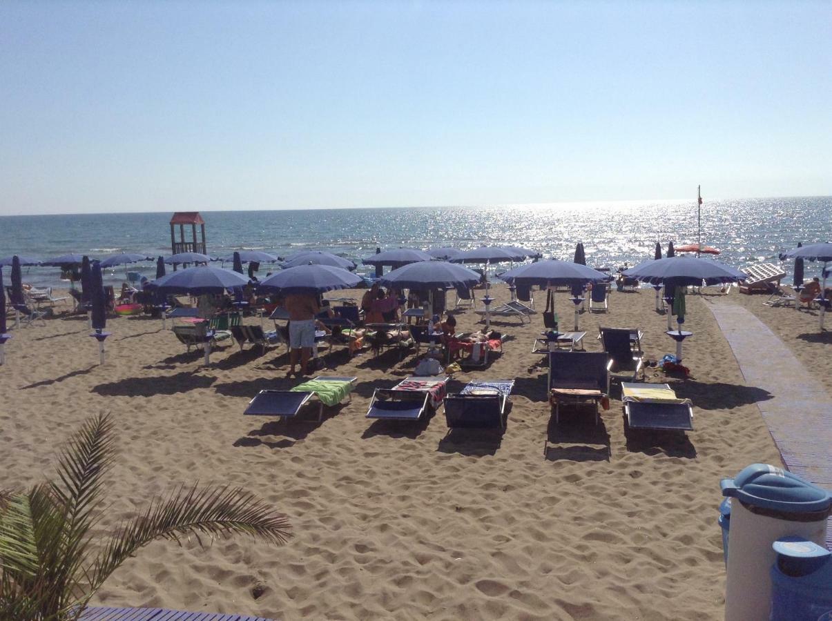 Bed &Breakfast Pinetamare Castel Volturno Exterior foto